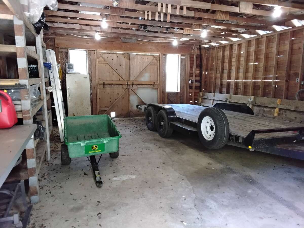 Garage / shed