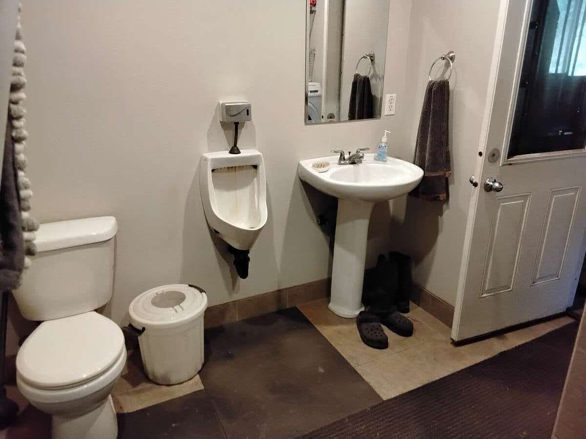 Shop bathroom