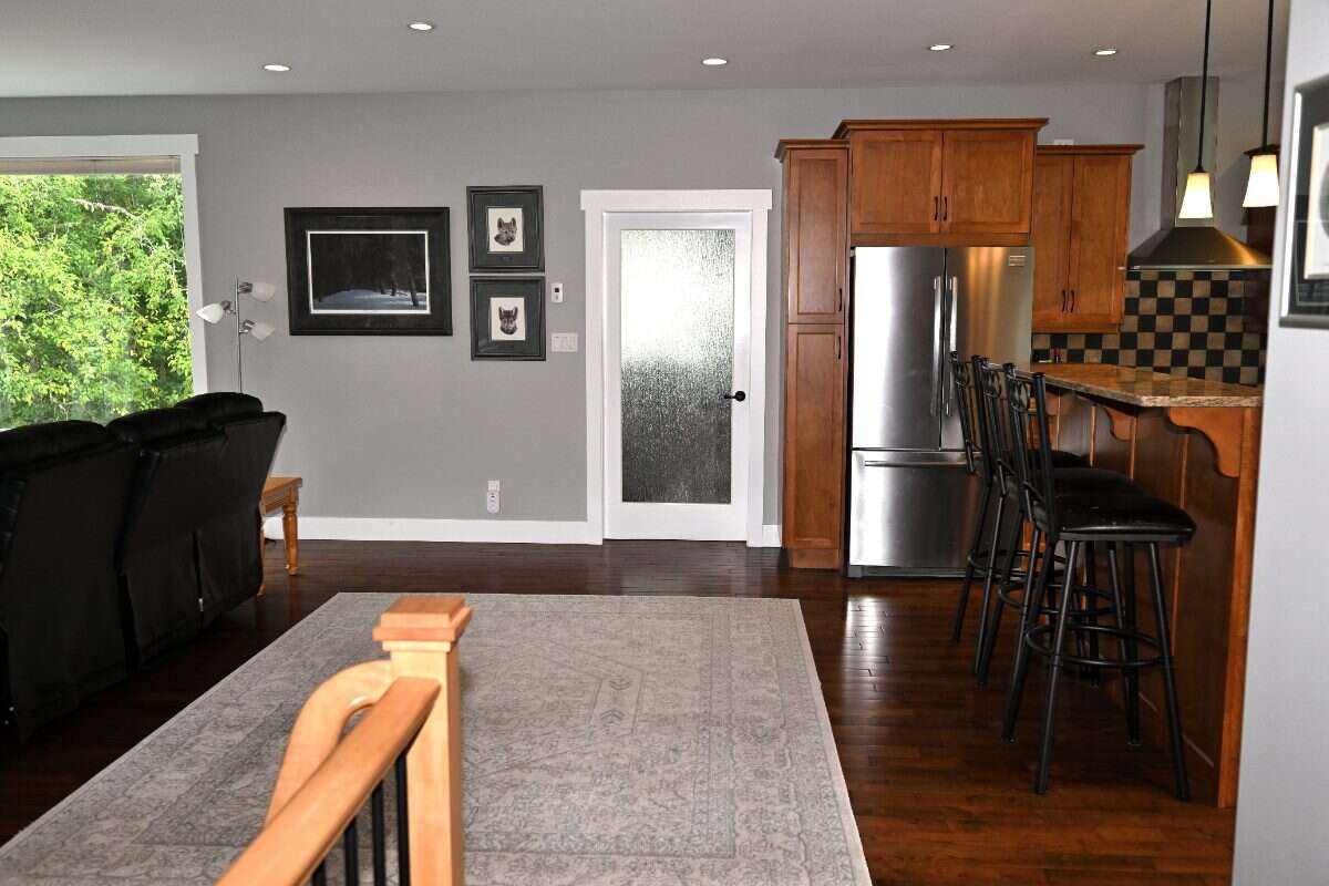 Luxury Custom Home w.Chef Kitchen & Year Round Sun