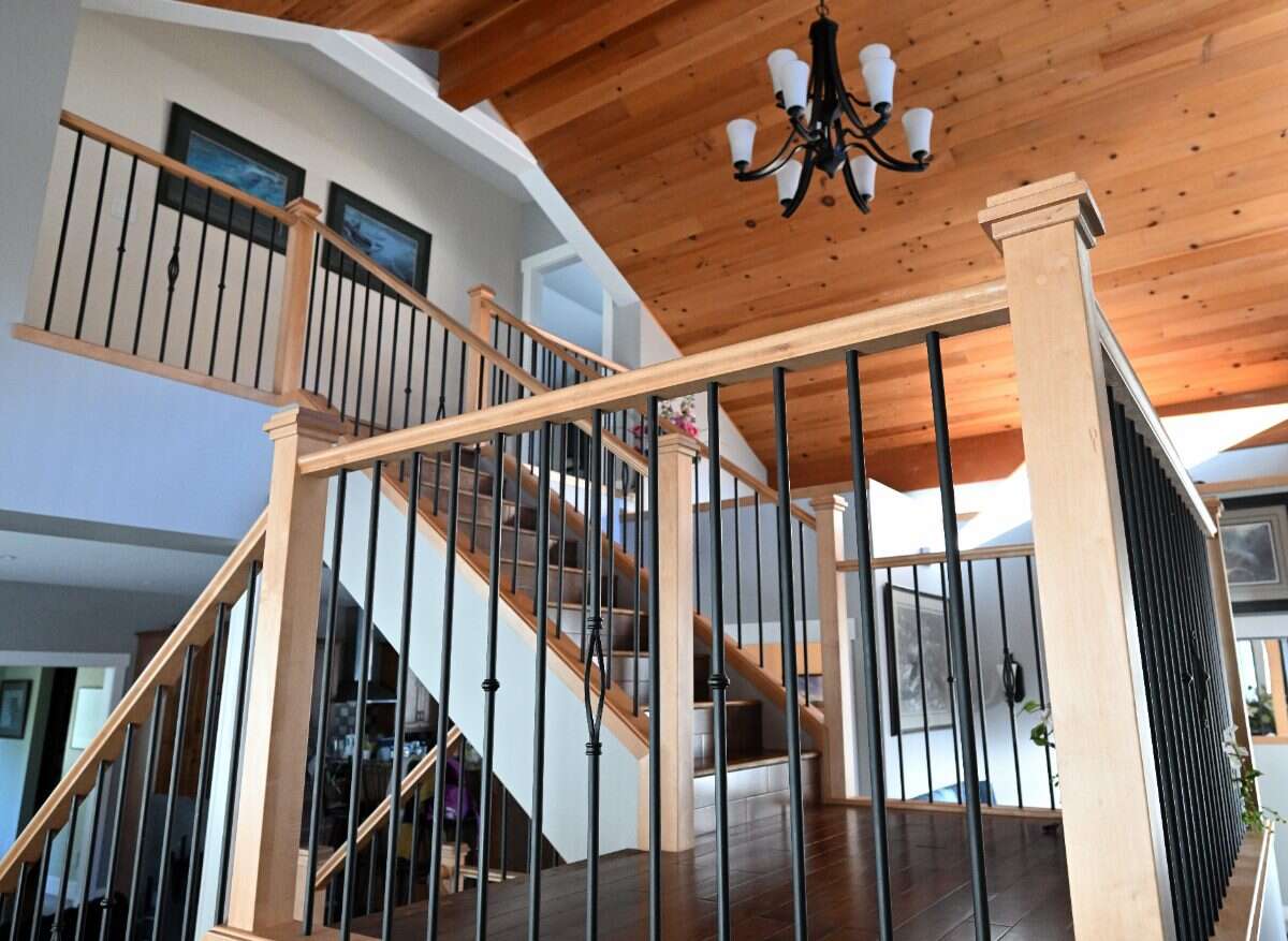 Luxury Custom Home w.Chef Kitchen & Year Round Sun