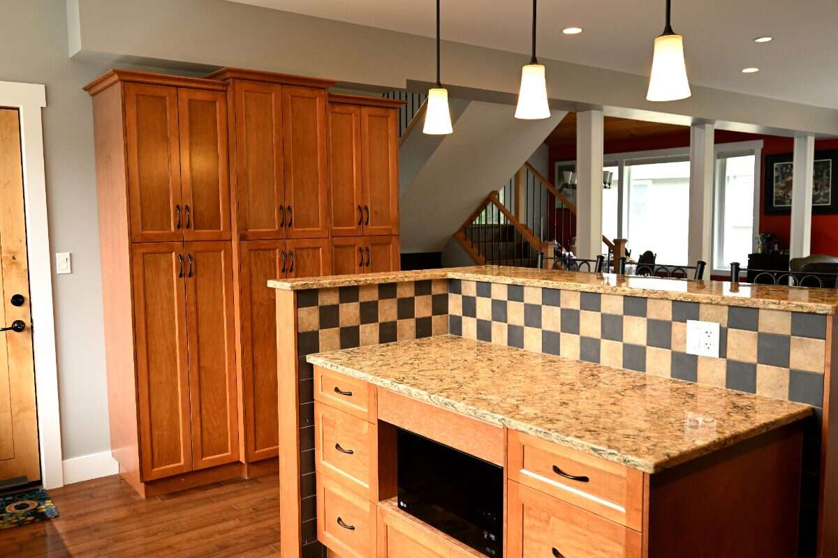 Luxury Custom Home w.Chef Kitchen & Year Round Sun