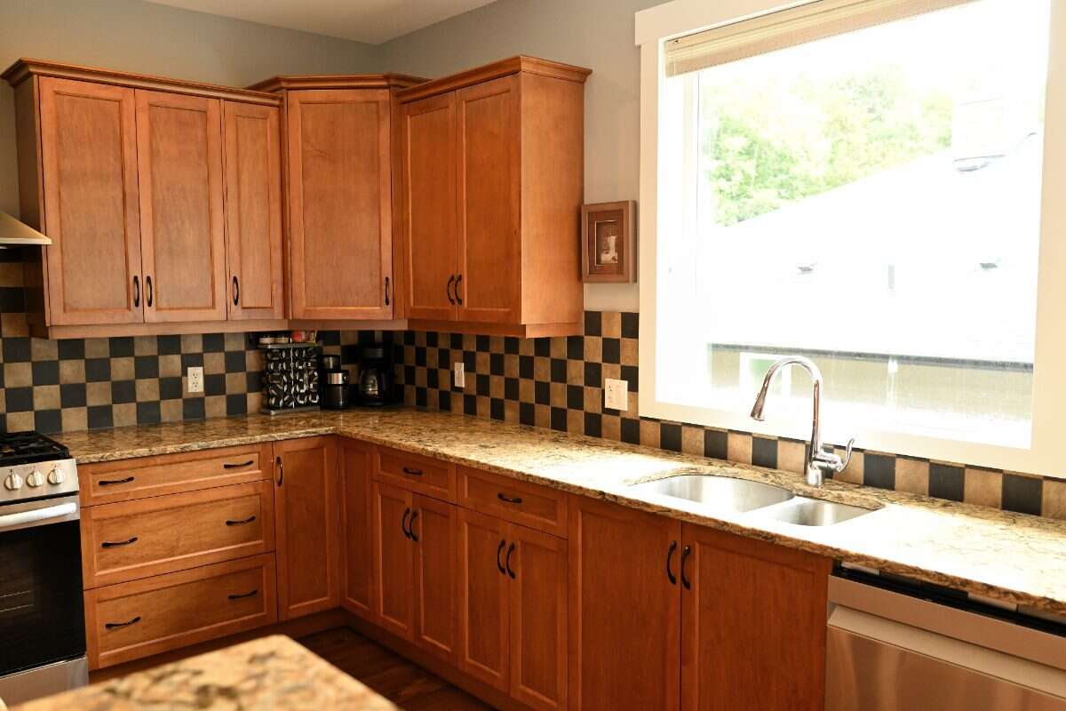 Luxury Custom Home w.Chef Kitchen & Year Round Sun