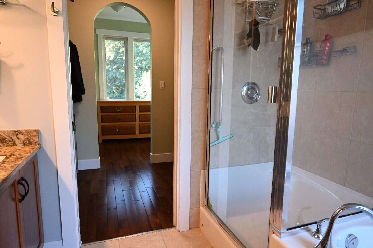 Luxury Custom Home w.Chef Kitchen & Year Round Sun