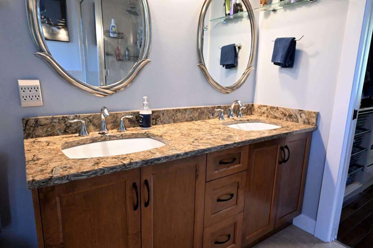 Luxury Custom Home w.Chef Kitchen & Year Round Sun