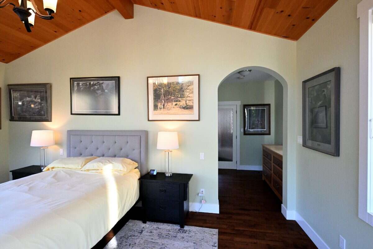 Luxury Custom Home w.Chef Kitchen & Year Round Sun