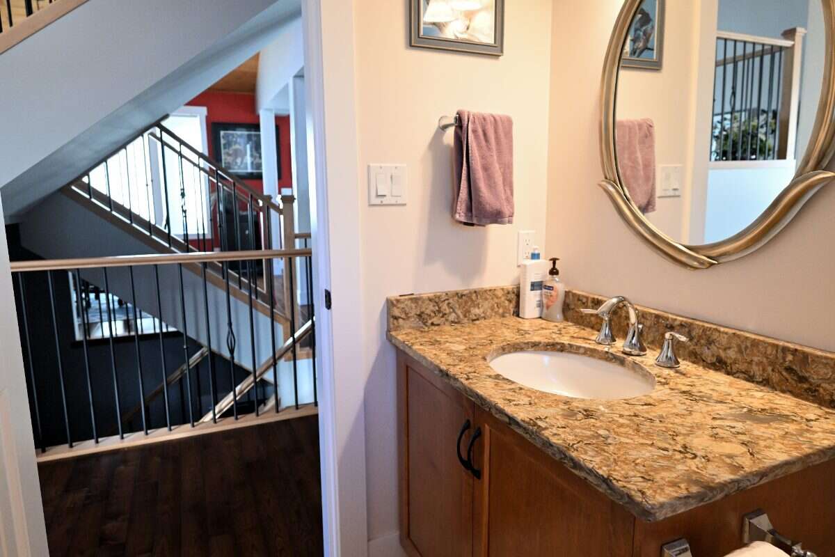 Luxury Custom Home w.Chef Kitchen & Year Round Sun