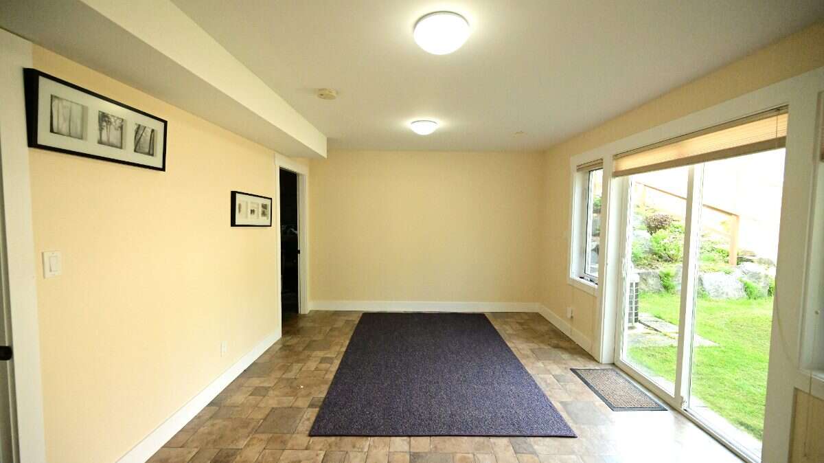 Luxury Custom Home w.Chef Kitchen & Year Round Sun