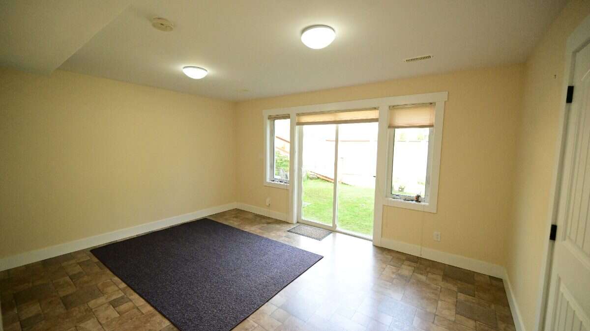 Luxury Custom Home w.Chef Kitchen & Year Round Sun