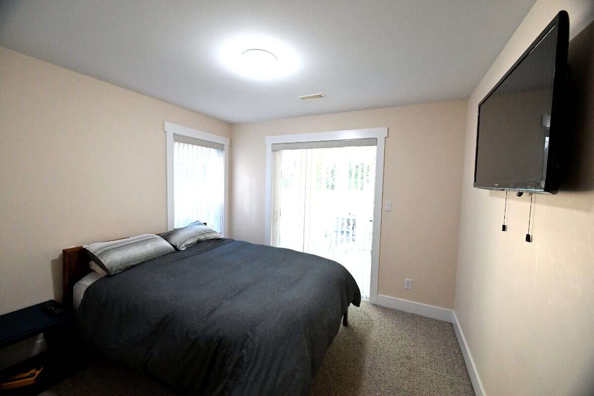 Luxury Custom Home w.Chef Kitchen & Year Round Sun