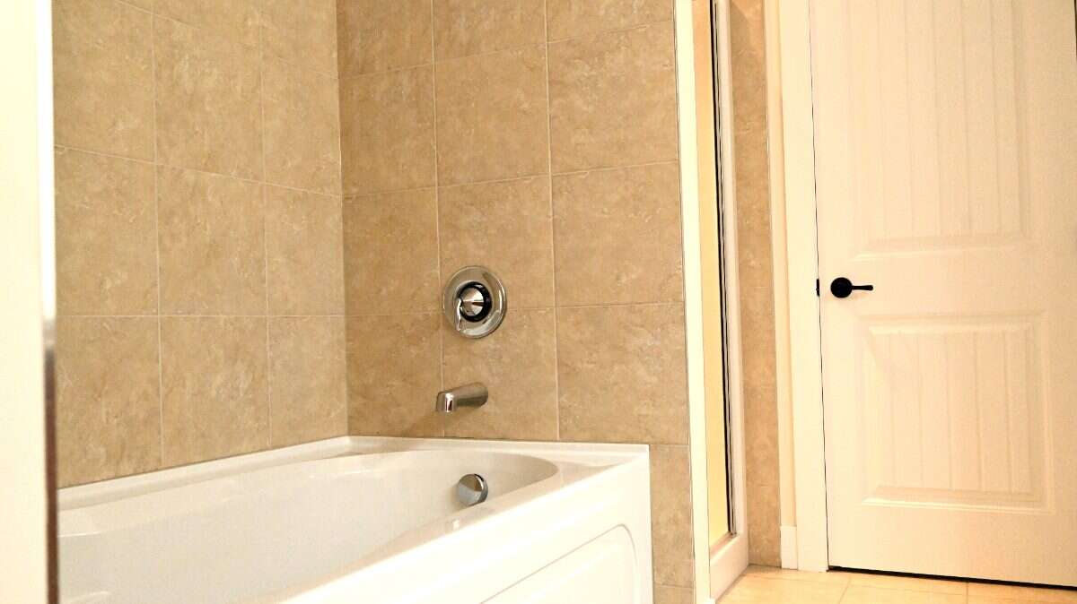 Luxury Custom Home w.Chef Kitchen & Year Round Sun