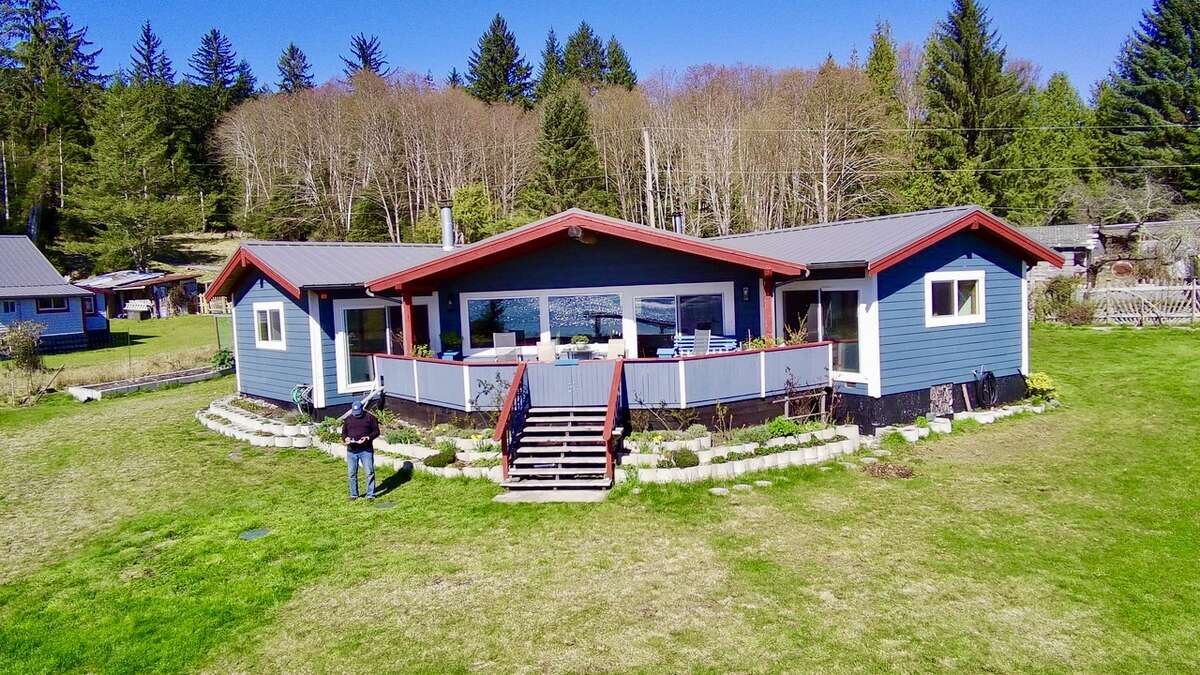 Acreage / House / Waterfront Property For Sale in Sointula, BC - 2 bed, 2 bath