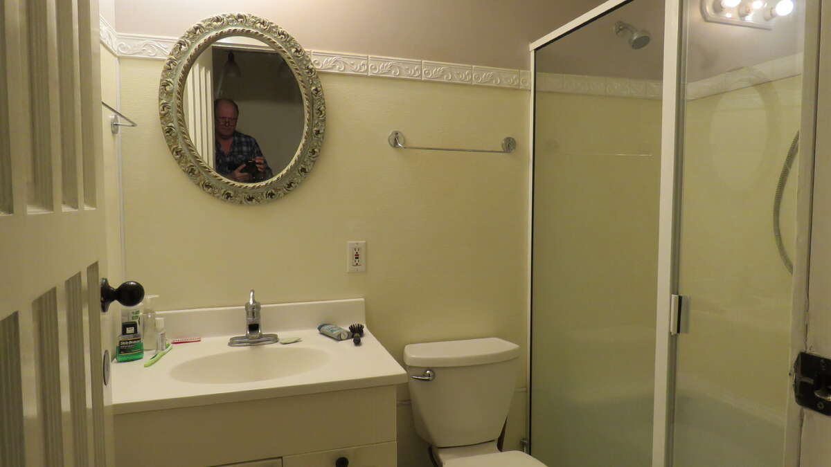 Upstairs Main Bathroom