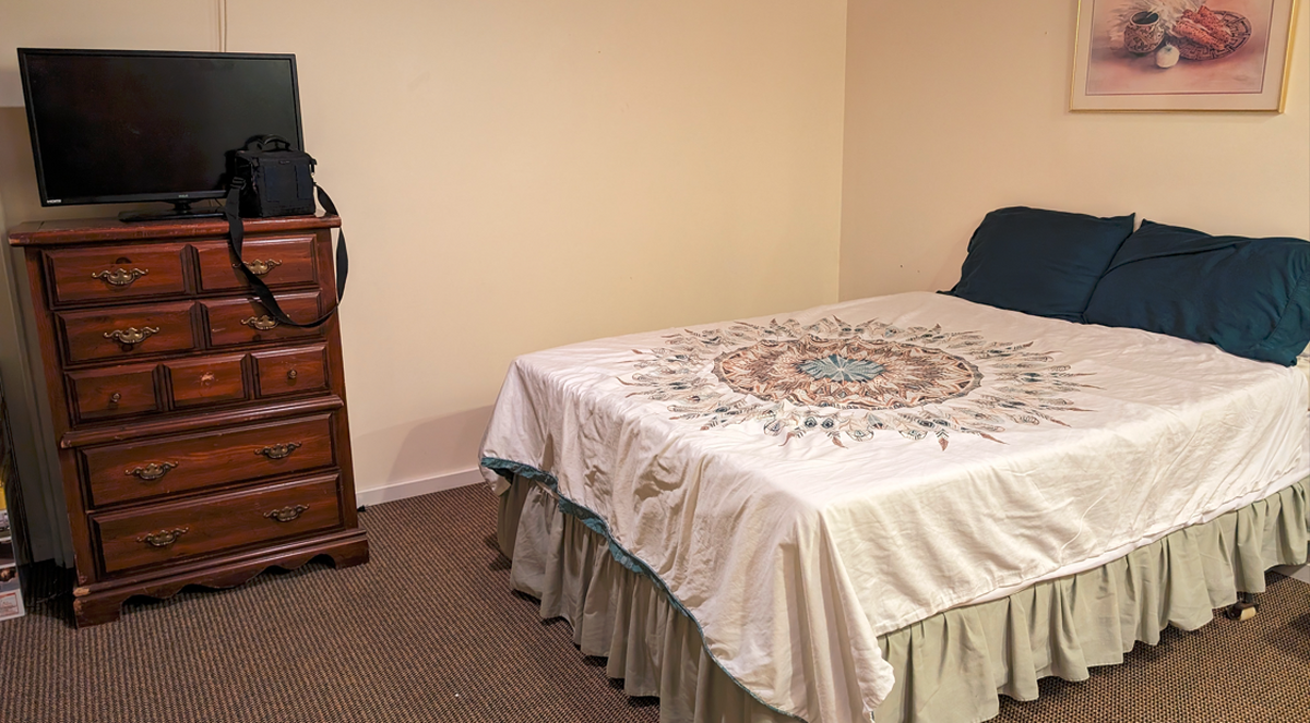 Large Bedroom With Ensuite Bathroom