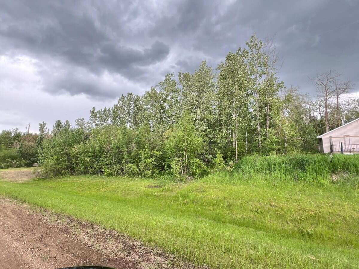 Beautiful vacant acreage lot!