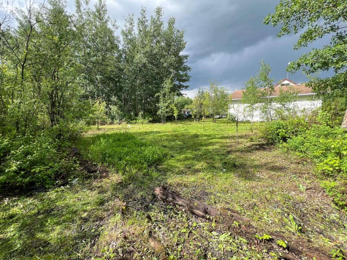 Beautiful vacant acreage lot!