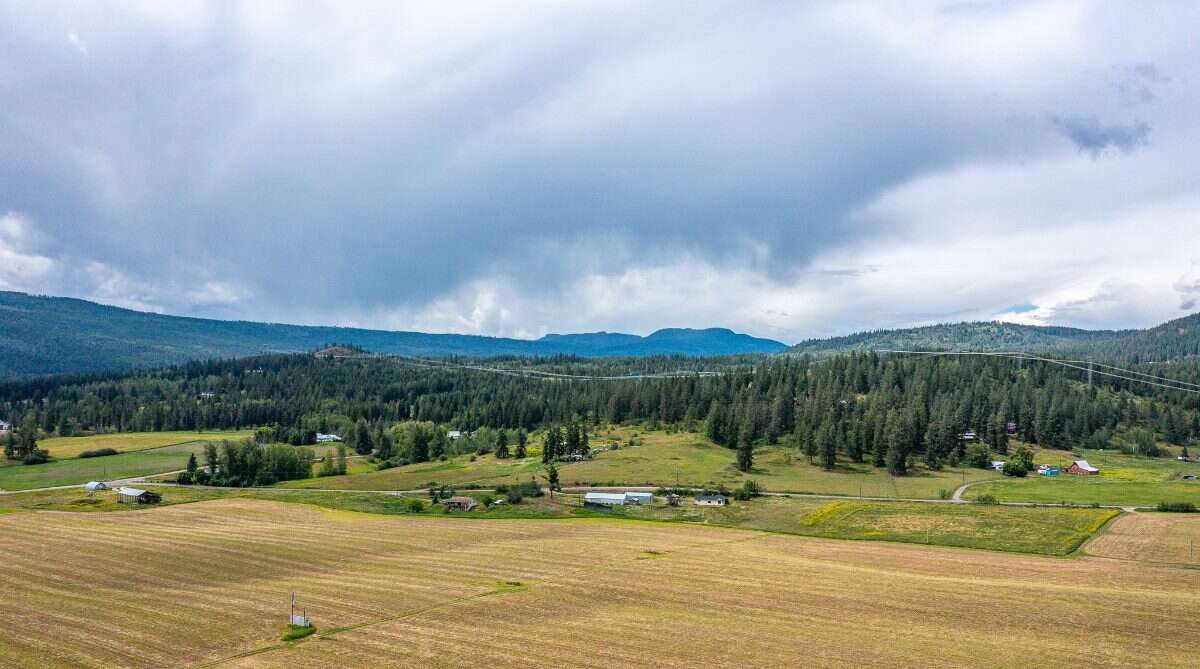 Picturesque 5-Acre Rural Retreat, Spallumcheen, BC
