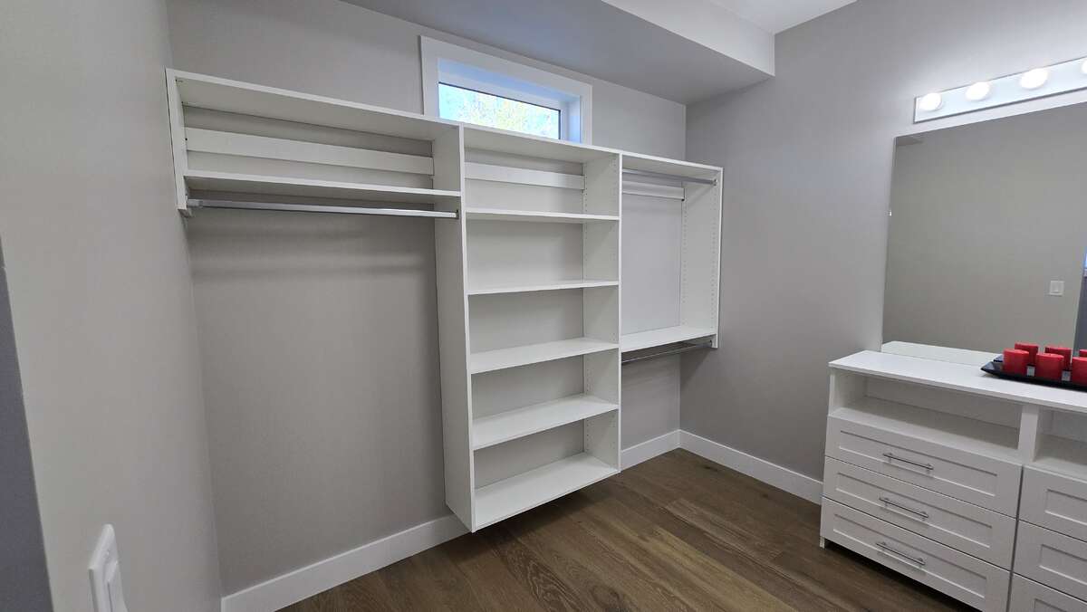 Onsuite closet
