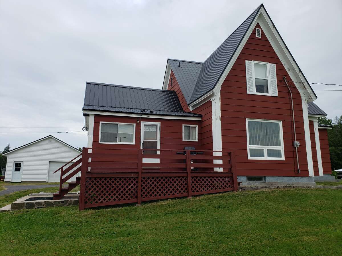 Acreage / Detached House For Sale in Bear River, NS - 3 bed, 2 bath
