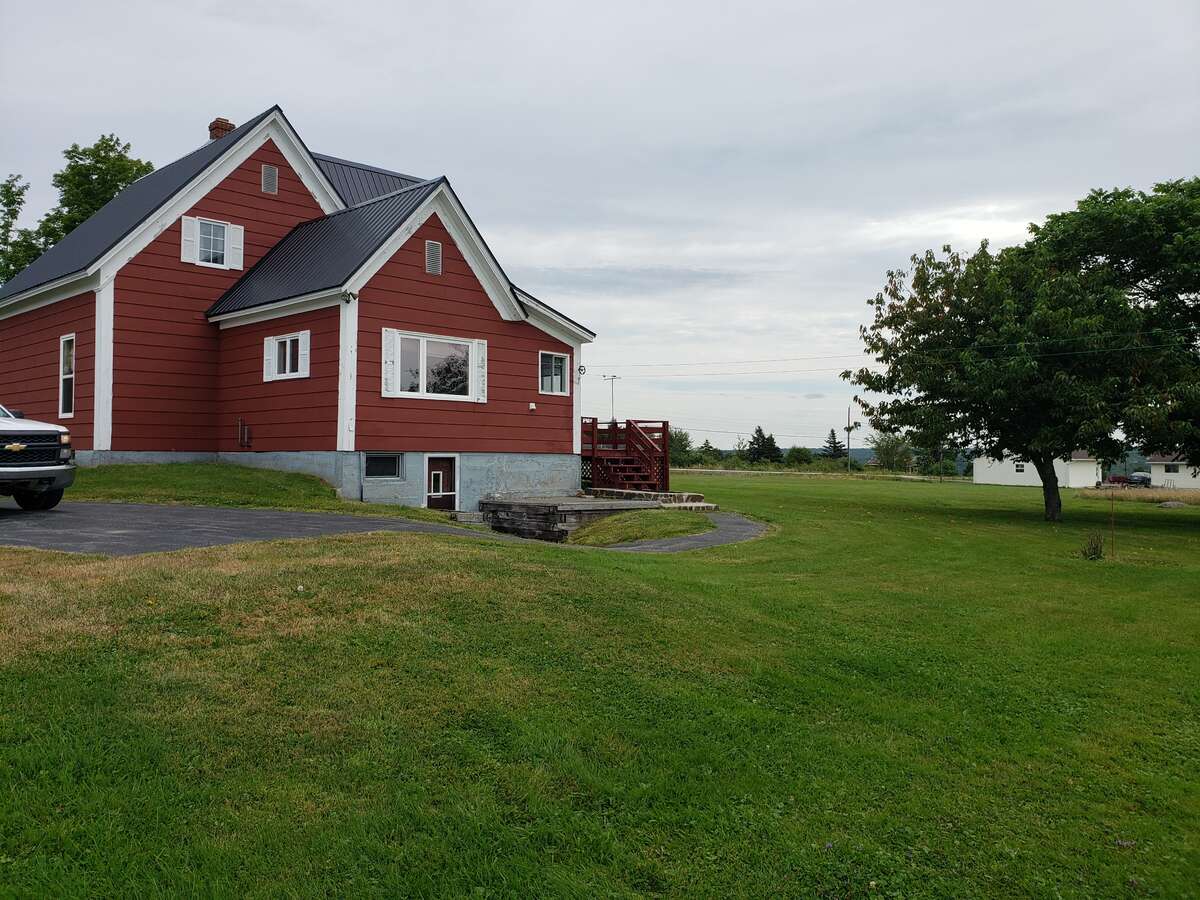 Acreage / Detached House For Sale in Bear River, NS - 3 bed, 2 bath