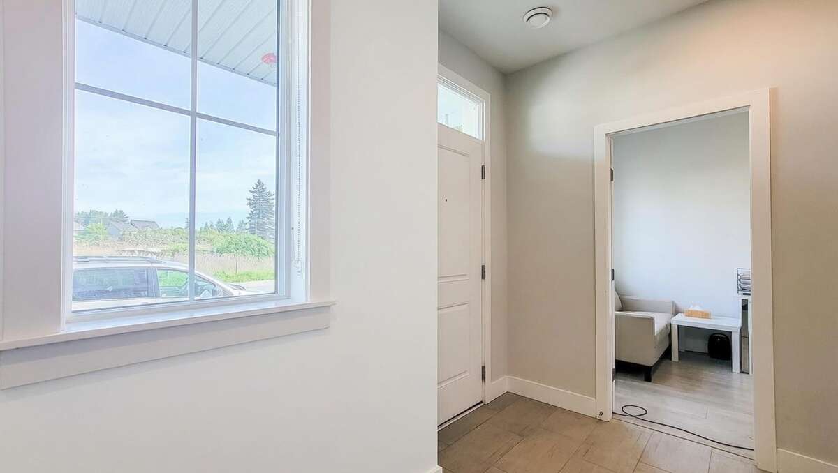 Rare 2021 End-Unit | No Strata Fees | 3 Bed + Den