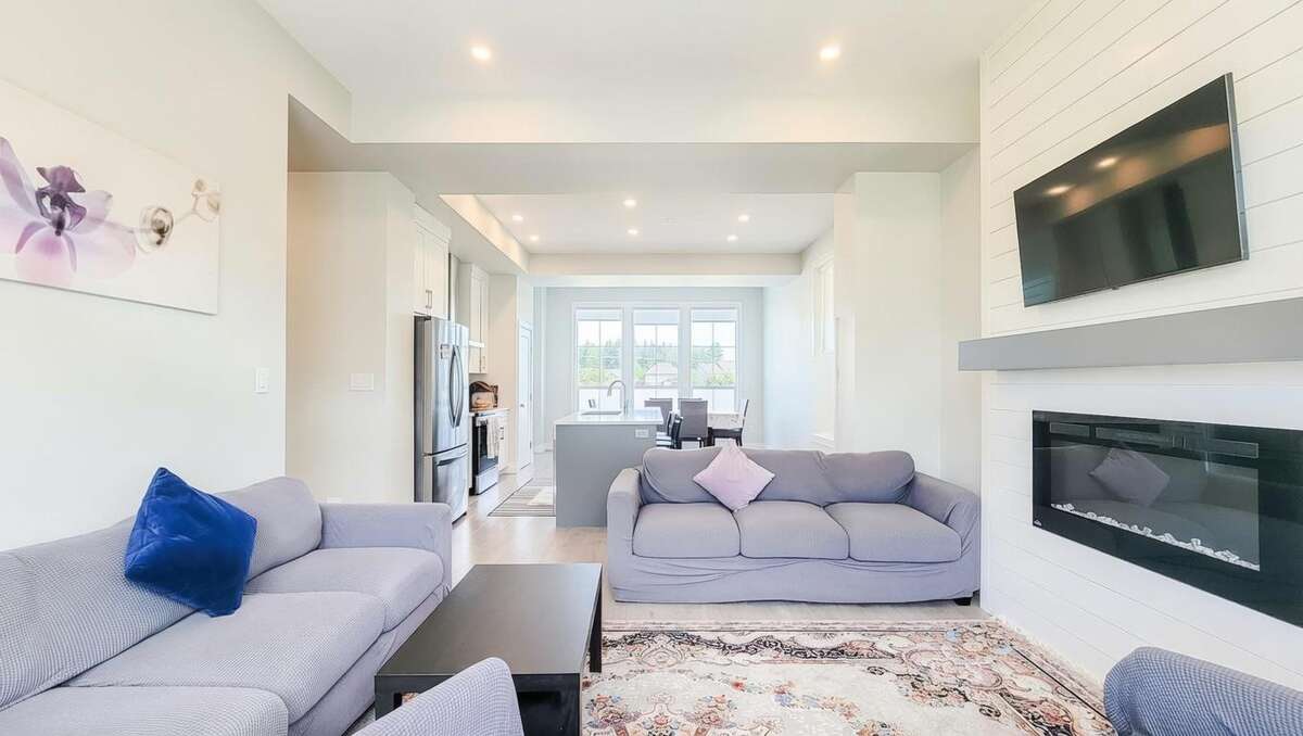 Rare 2021 End-Unit | No Strata Fees | 3 Bed + Den