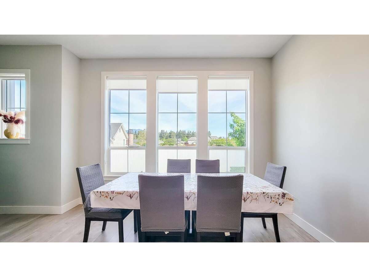 Rare 2021 End-Unit | No Strata Fees | 3 Bed + Den
