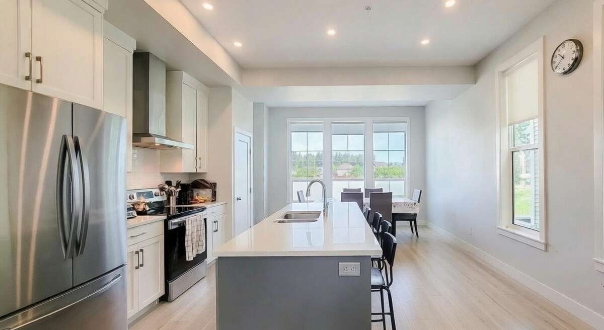 Rare 2021 End-Unit | No Strata Fees | 3 Bed + Den