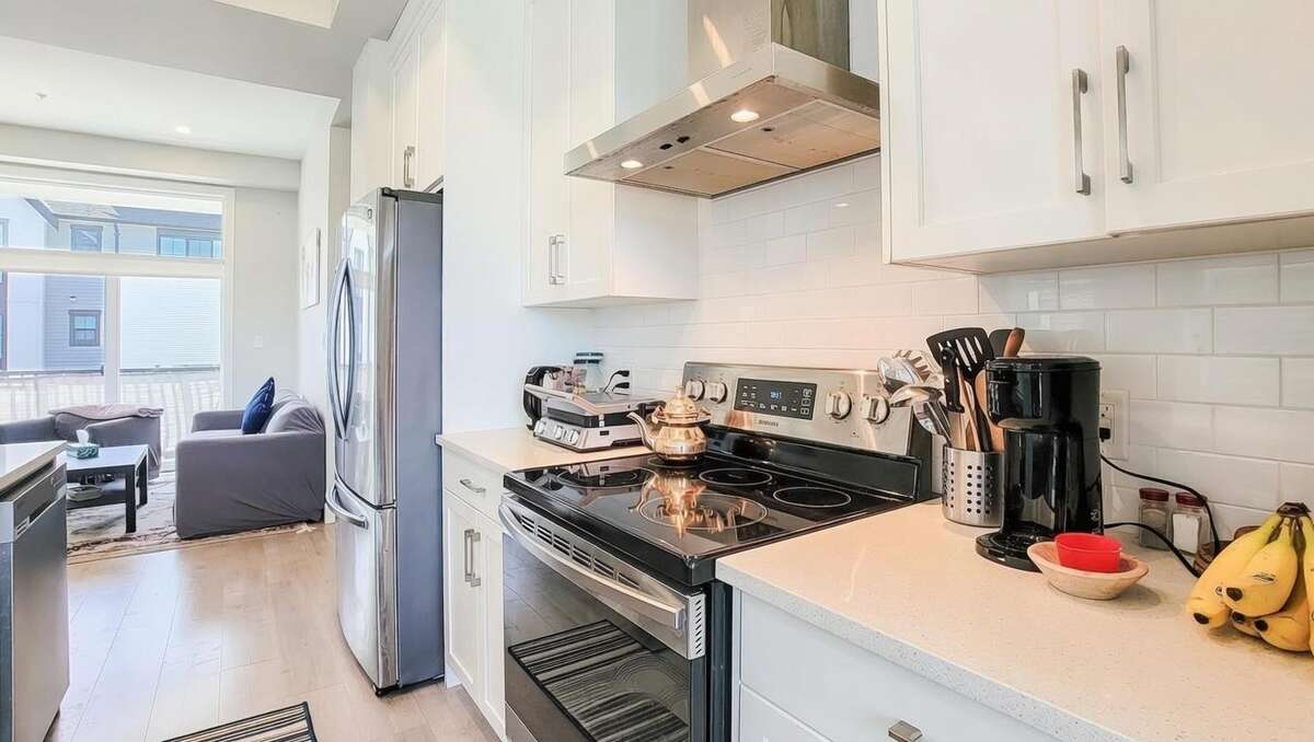 Rare 2021 End-Unit | No Strata Fees | 3 Bed + Den