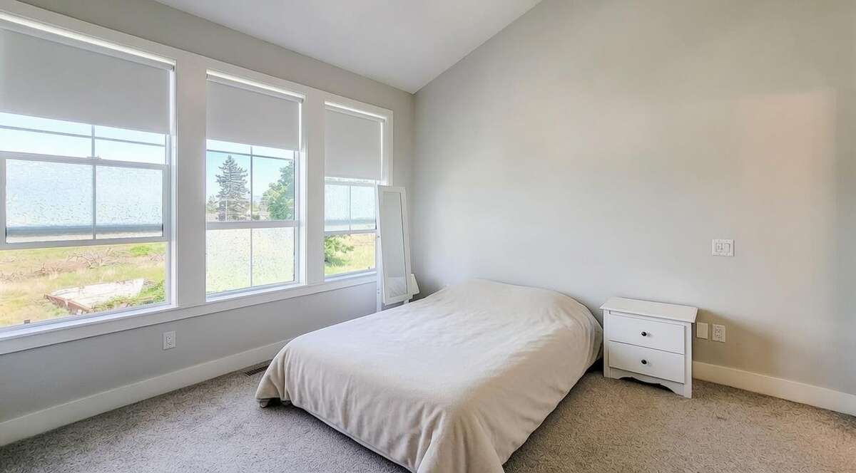Rare 2021 End-Unit | No Strata Fees | 3 Bed + Den