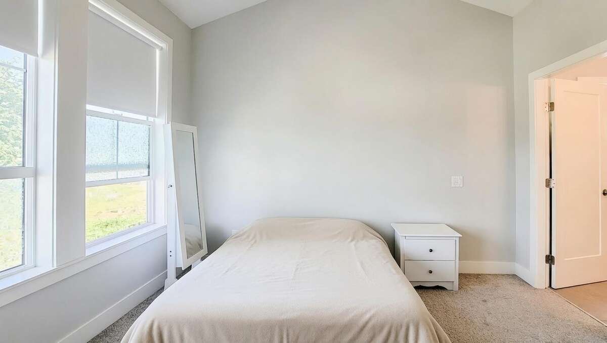 Rare 2021 End-Unit | No Strata Fees | 3 Bed + Den