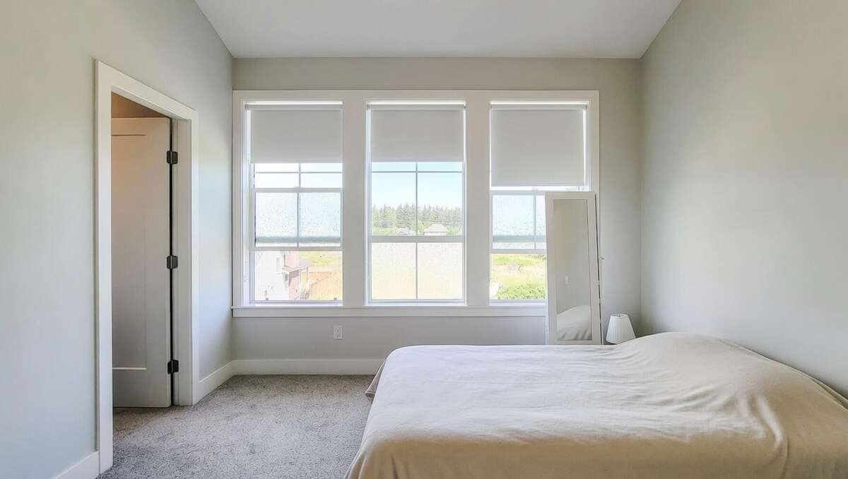 Rare 2021 End-Unit | No Strata Fees | 3 Bed + Den