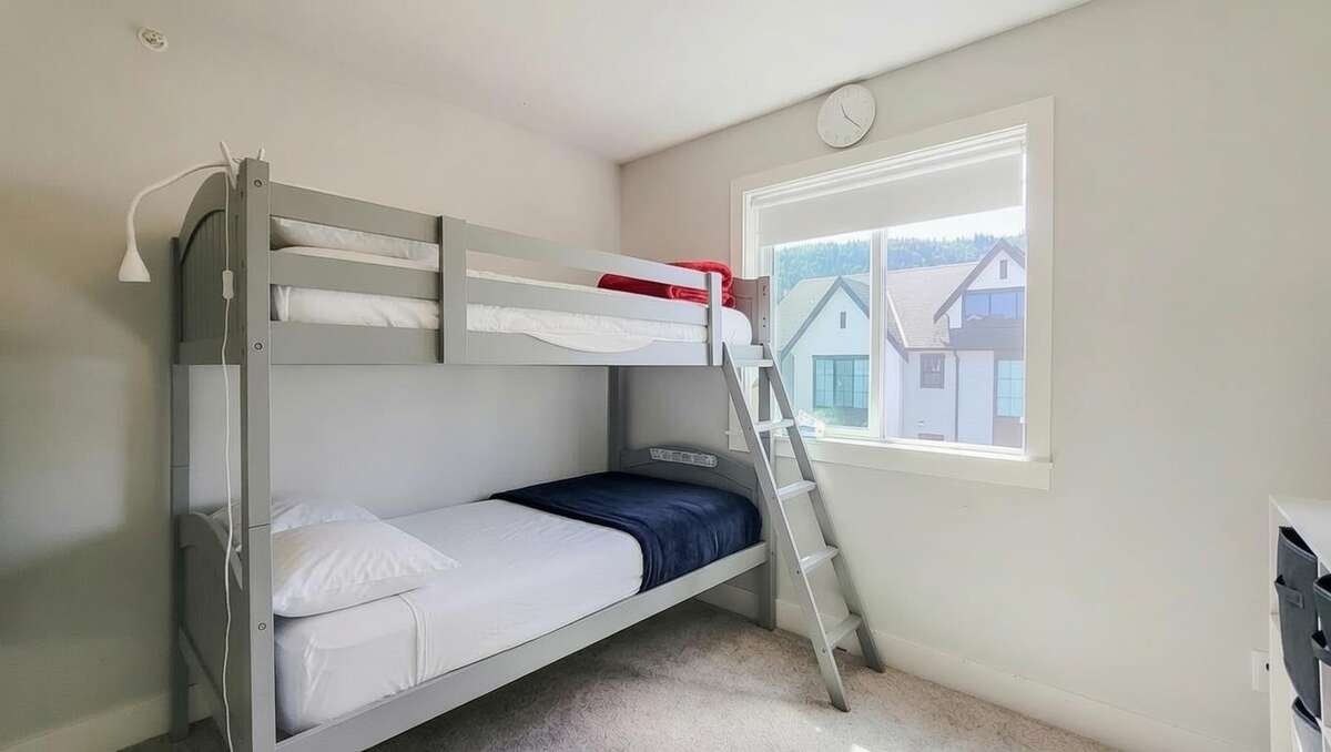 Rare 2021 End-Unit | No Strata Fees | 3 Bed + Den