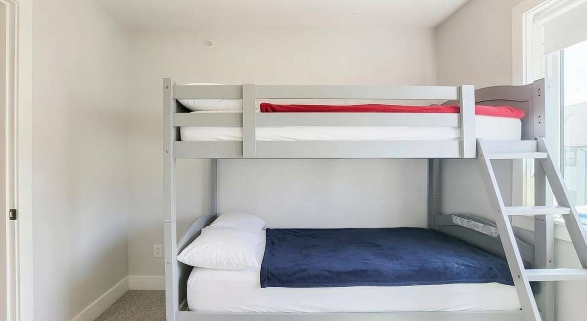 Rare 2021 End-Unit | No Strata Fees | 3 Bed + Den
