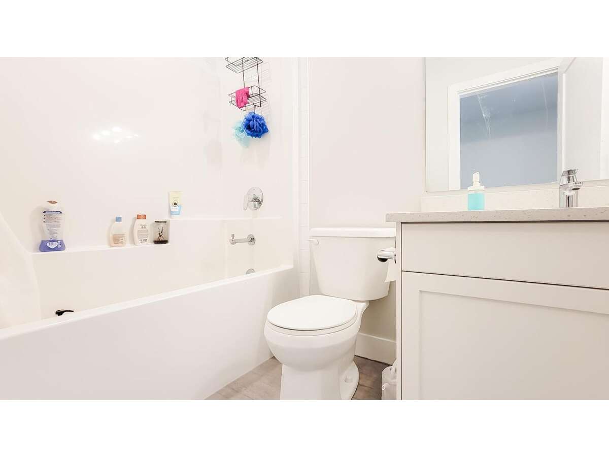 Rare 2021 End-Unit | No Strata Fees | 3 Bed + Den
