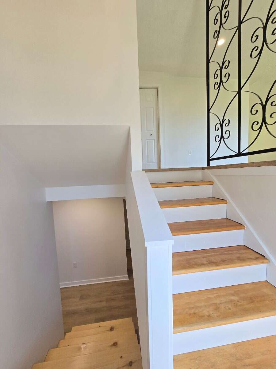 Bright 5 bedroom house in Hammonds Plains 
