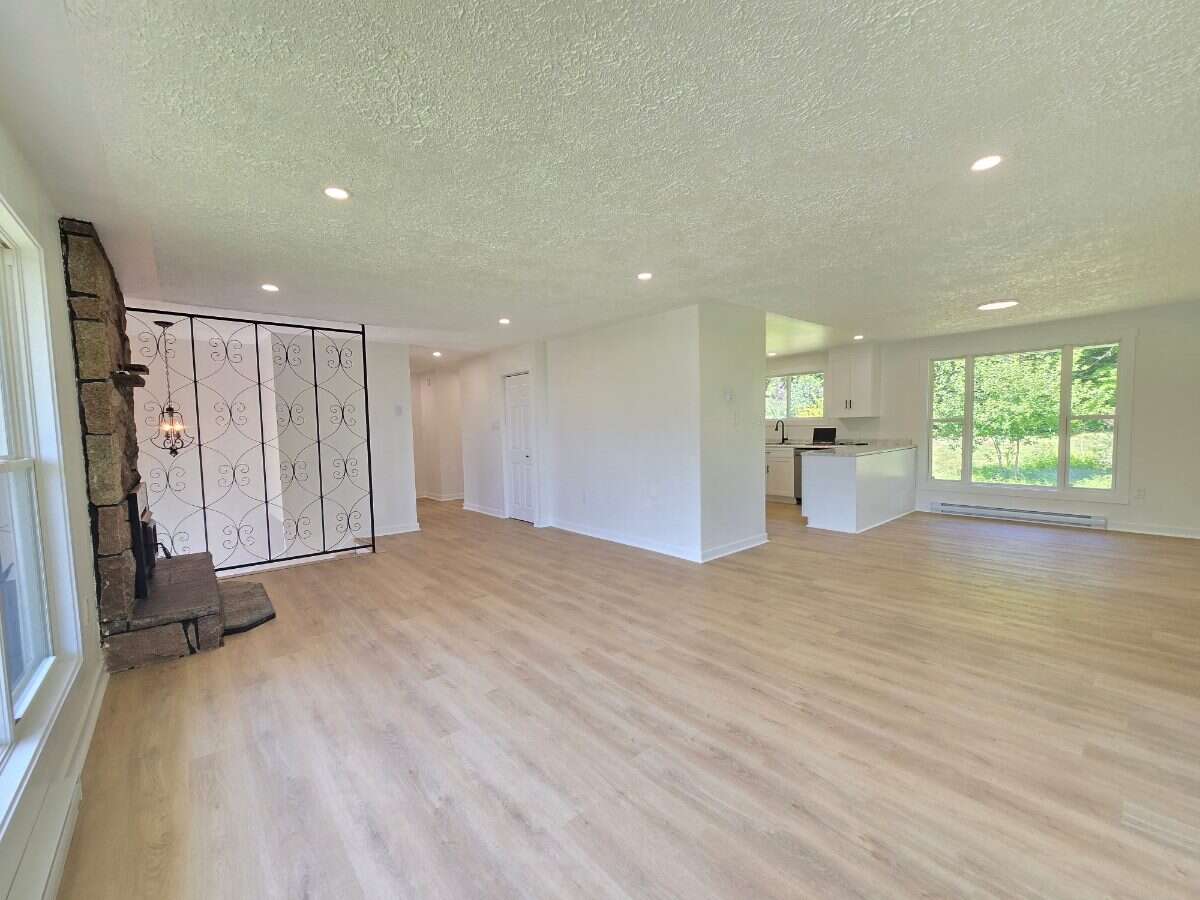 Bright 5 bedroom house in Hammonds Plains 
