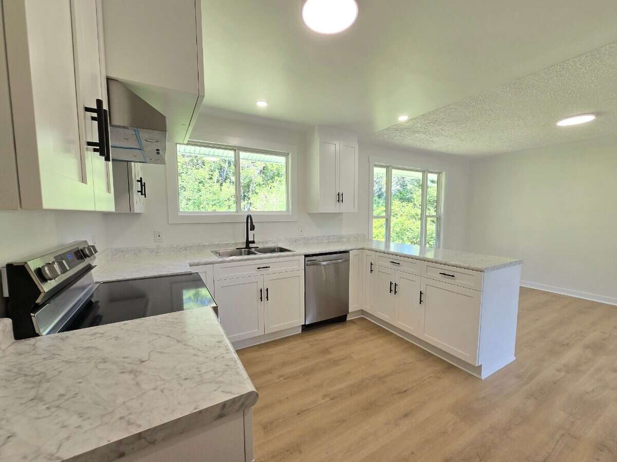 Bright 5 bedroom house in Hammonds Plains 