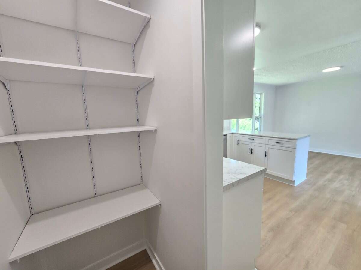 Bright 5 bedroom house in Hammonds Plains 
