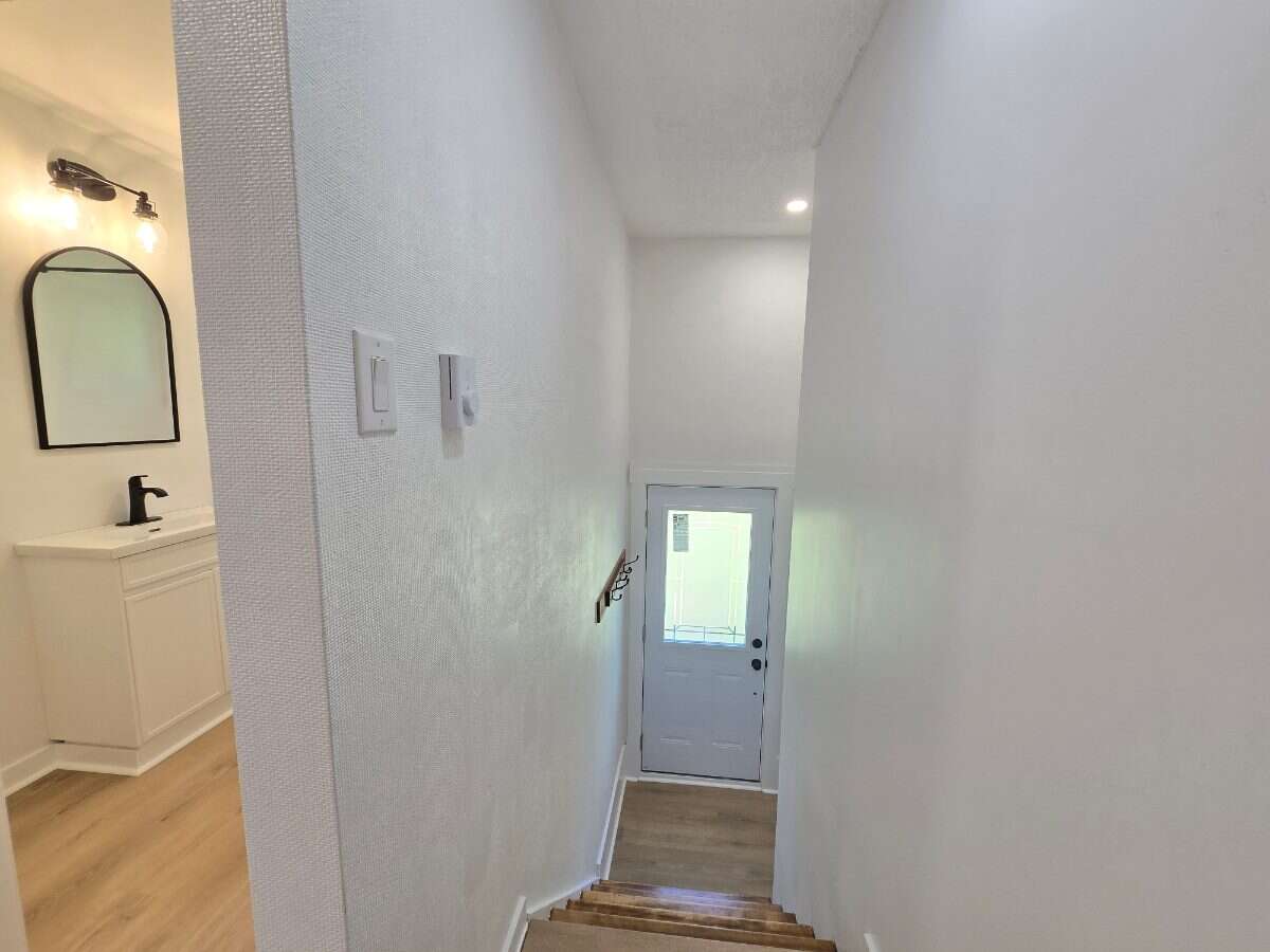 Bright 5 bedroom house in Hammonds Plains 