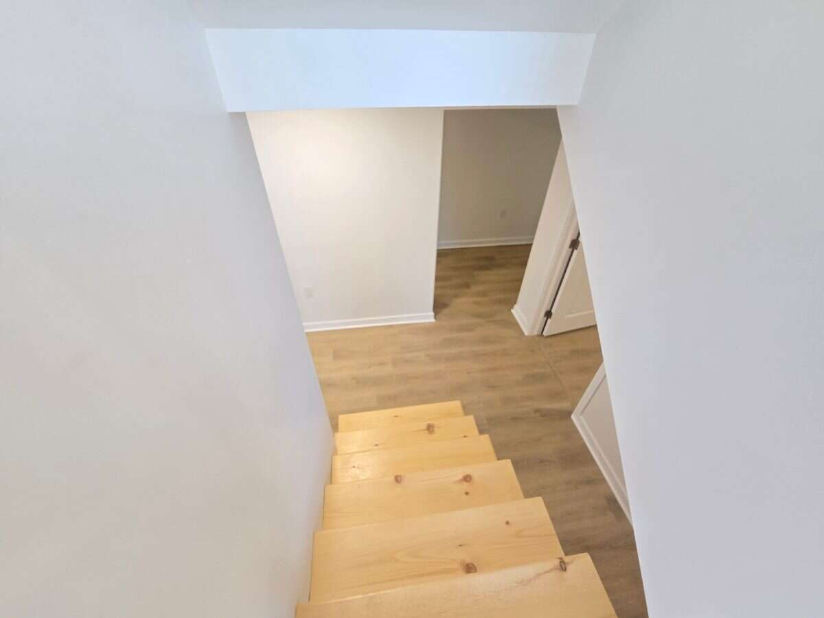 Bright 5 bedroom house in Hammonds Plains 