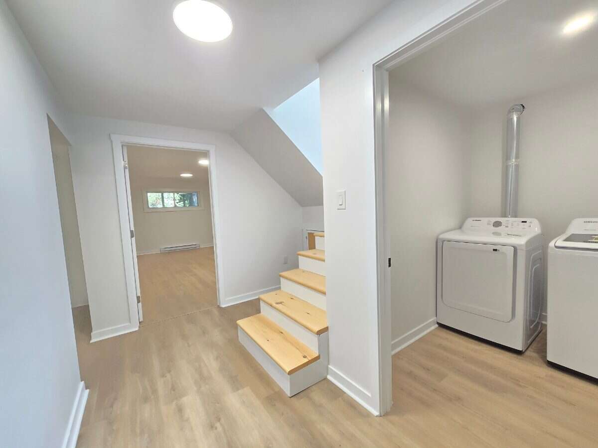 Bright 5 bedroom house in Hammonds Plains 