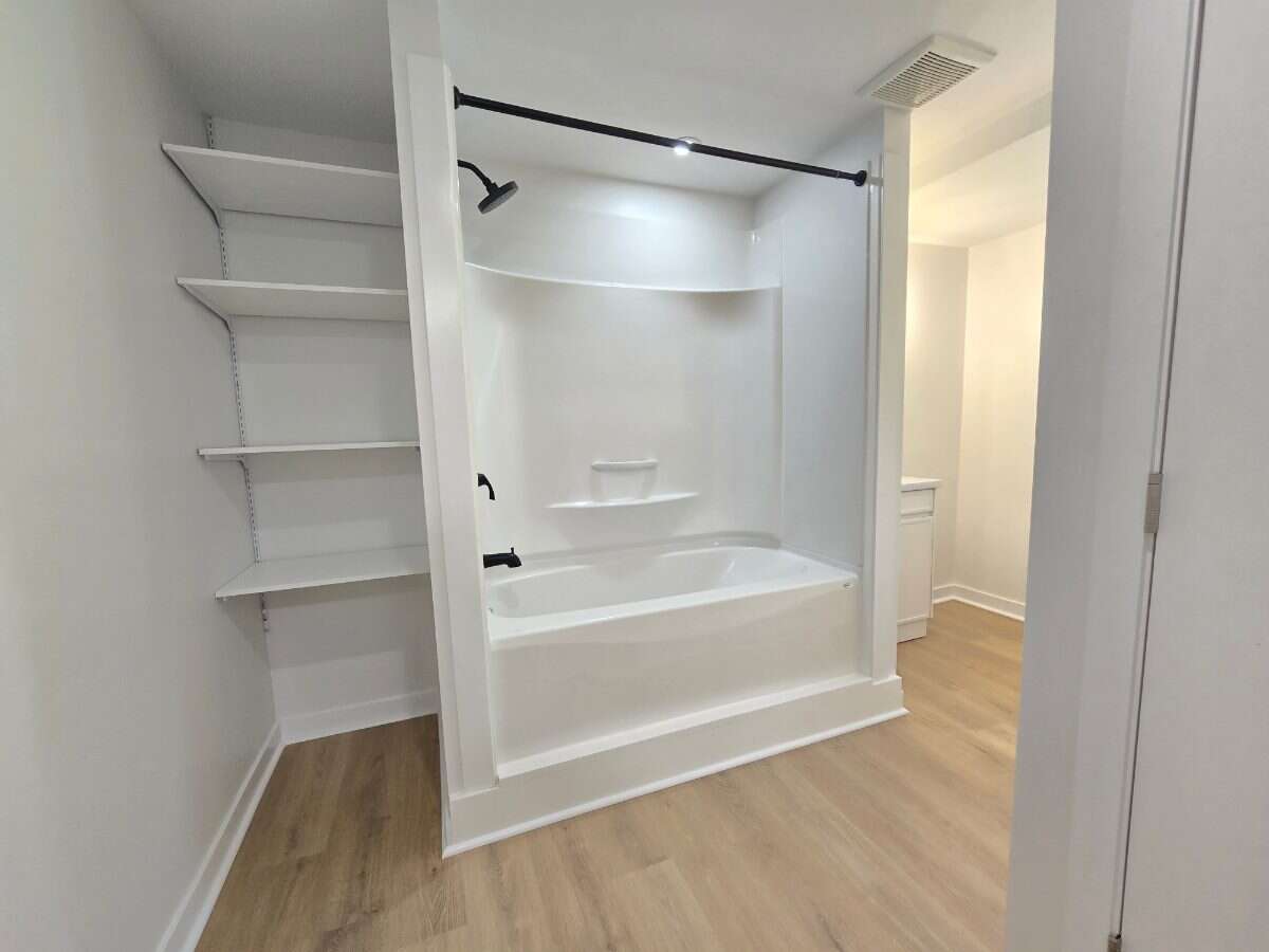 Bright 5 bedroom house in Hammonds Plains 