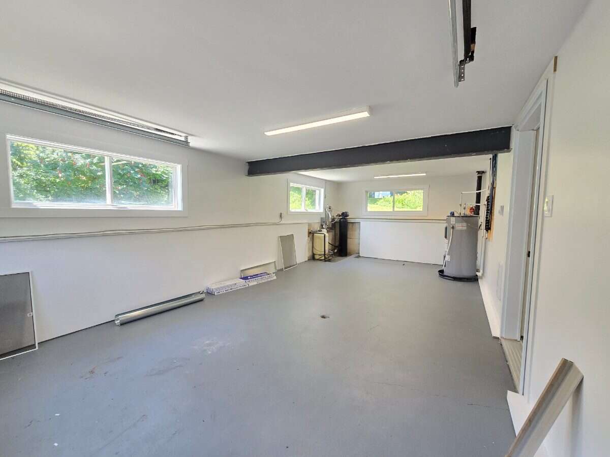 Bright 5 bedroom house in Hammonds Plains 