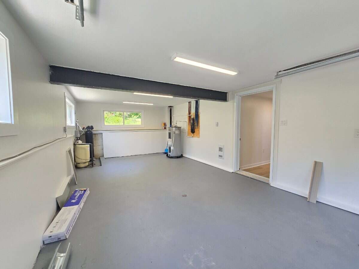 Bright 5 bedroom house in Hammonds Plains 
