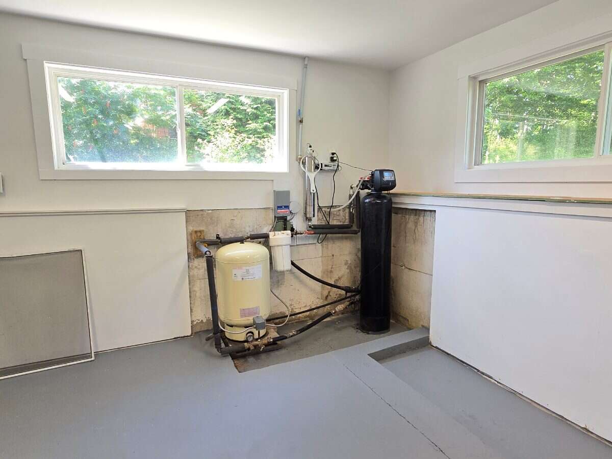 Bright 5 bedroom house in Hammonds Plains 
