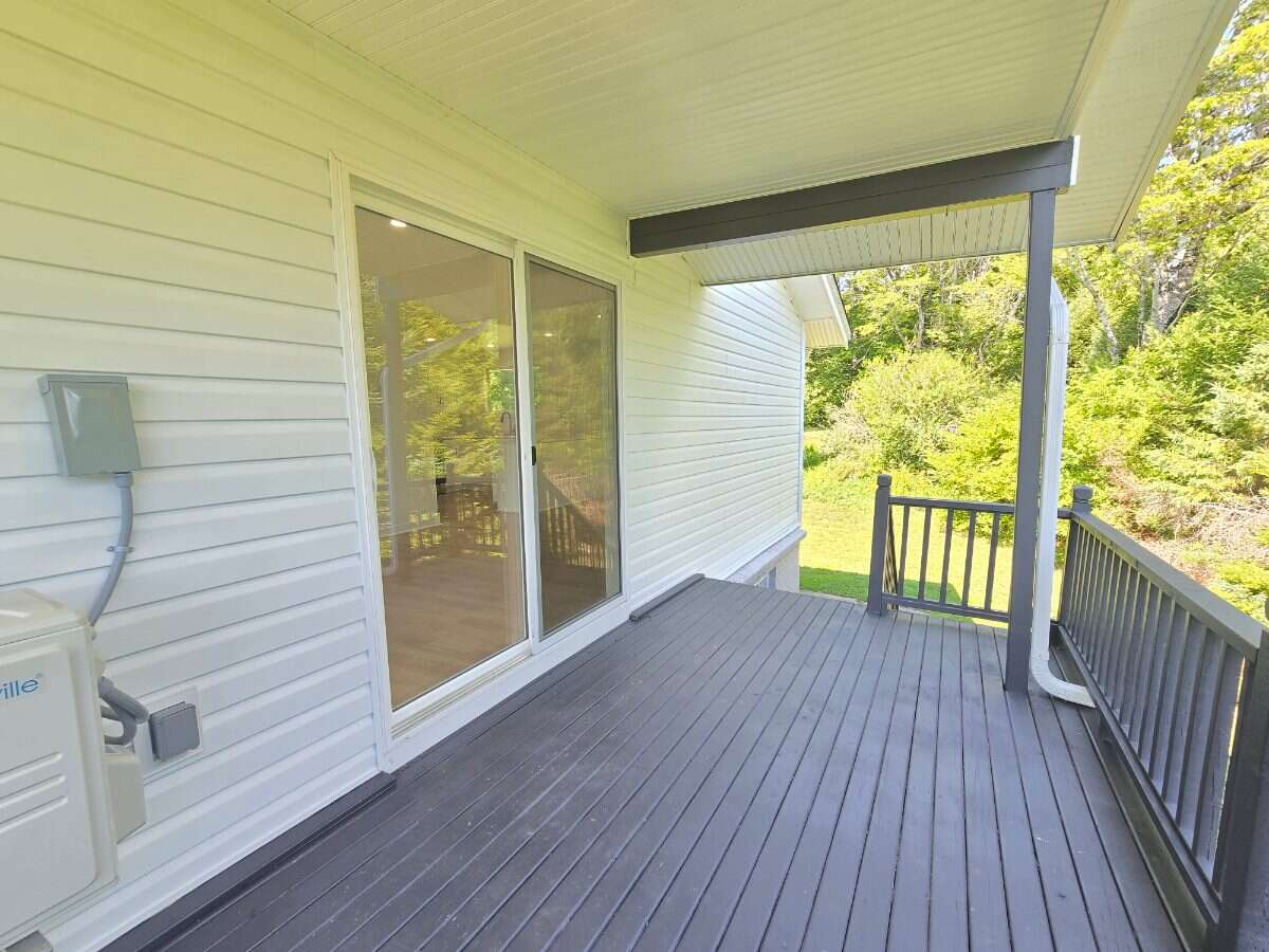 Bright 5 bedroom house in Hammonds Plains 