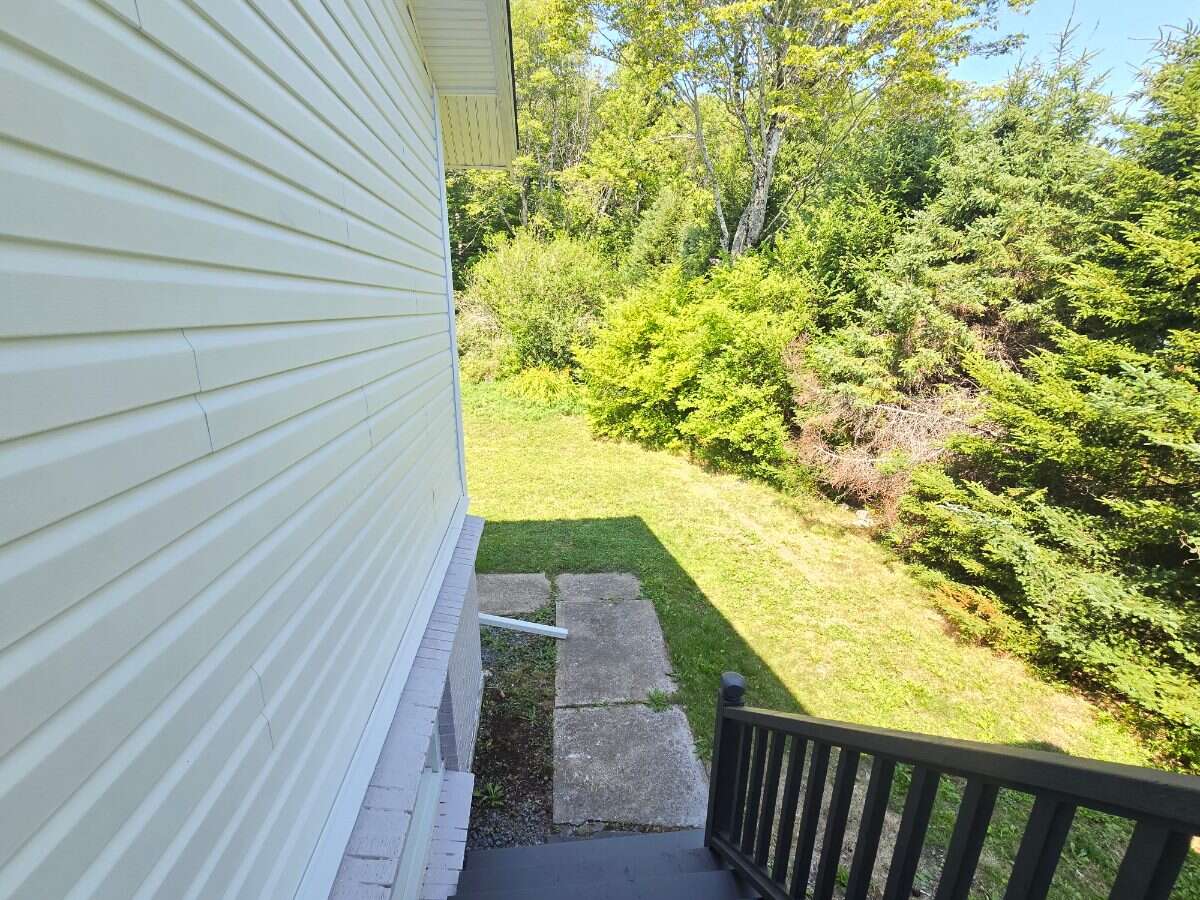 Bright 5 bedroom house in Hammonds Plains 