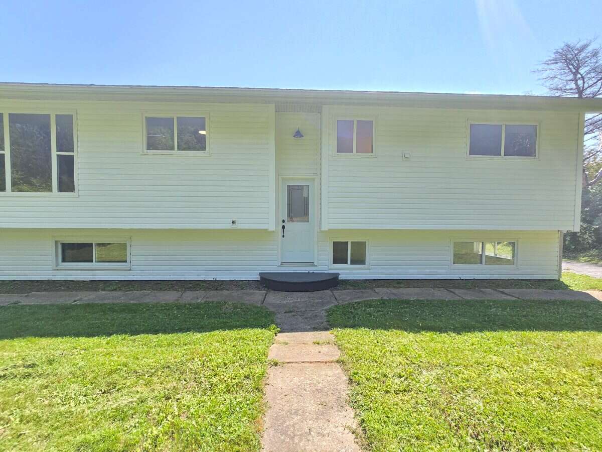 Bright 5 bedroom house in Hammonds Plains 