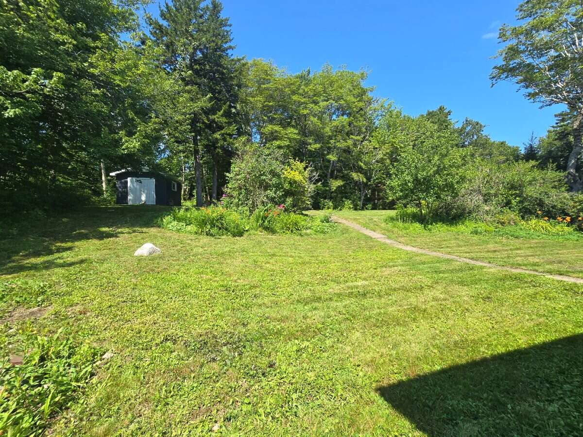 Bright 5 bedroom house in Hammonds Plains 