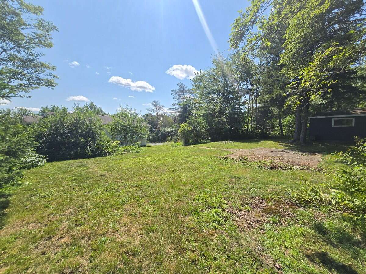 Bright 5 bedroom house in Hammonds Plains 